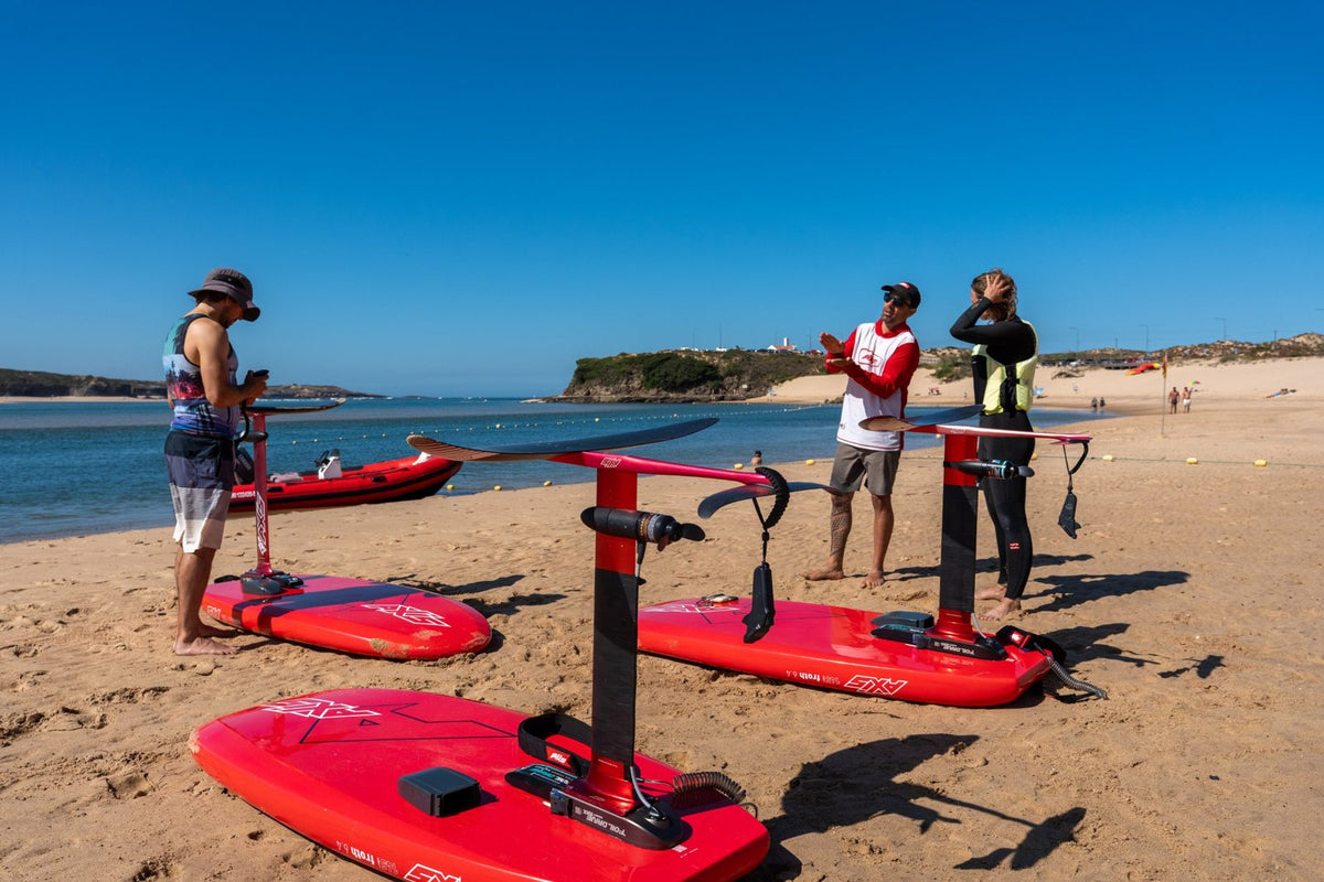 Clase de Foil Assist en la playa con tablas equipadas con Foil Drive